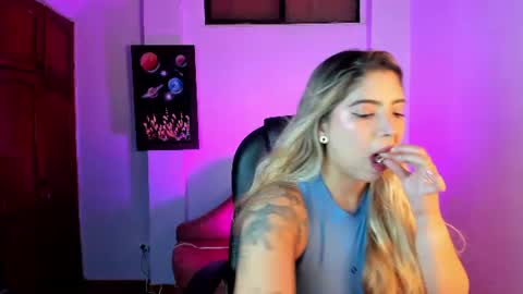 Snapshot of annafoxxx_ chatting on 06/21/26, 05:48 Ana Foxxx online show from 06/21/26, 05:48