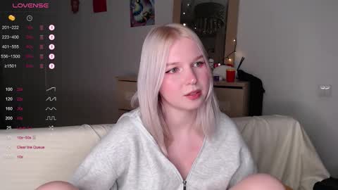 Snapshot of annamilky chatting on 10/02/25, 07:10 annamilky online show from 10/02/25, 07:10