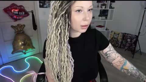 Snapshot of annanebula chatting on 05/14/26, 01:23 Anna online show from 05/14/26, 01:23
