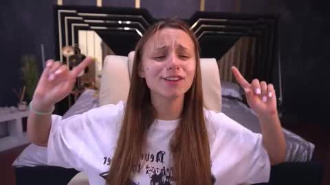 Anna online show from 09/23/25, 08:45