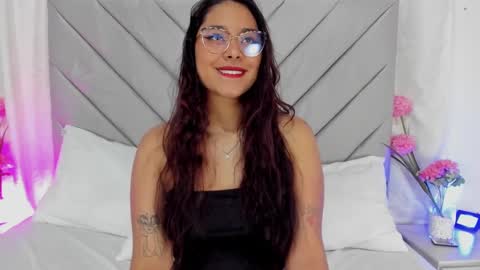 Snapshot of annaqueen_ chatting on 12/27/24, 04:32 Anna online show from 12/27/24, 04:32