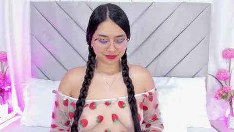 Snapshot of annaqueen_ chatting on 12/29/24, 02:00 Anna online show from 12/29/24, 02:00