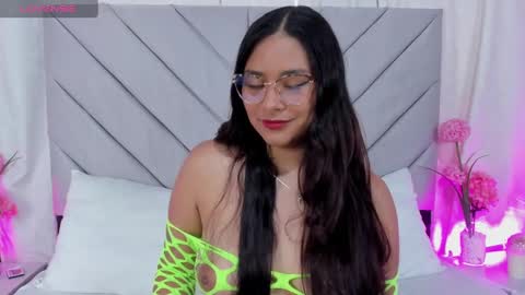 Snapshot of annaqueen_ chatting on 01/09/25, 04:28 Anna online show from 01/09/25, 04:28