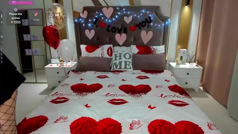 Snapshot of annasimonsj chatting on 02/15/25, 12:48 Anna online show from 02/15/25, 12:48