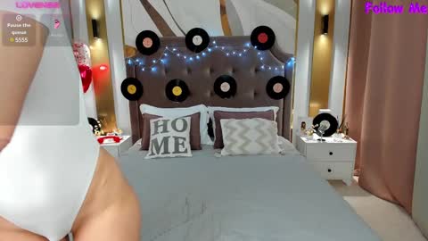 Snapshot of annasimonsj chatting on 03/06/25, 12:10 Anna online show from 03/06/25, 12:10