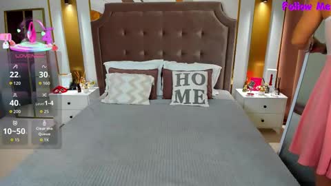 Snapshot of annasimonsj chatting on 10/19/25, 01:06 Anna online show from 10/19/25, 01:06