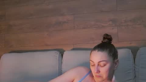 Snapshot of annasplash chatting on 04/22/26, 03:42 annasplash online show from 04/22/26, 03:42