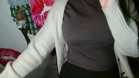 Bella online show from 11/10/25, 06:18