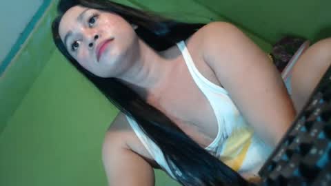 Snapshot of anne_hotaway chatting on 06/27/26, 12:04 anne_hotaway online show from 06/27/26, 12:04