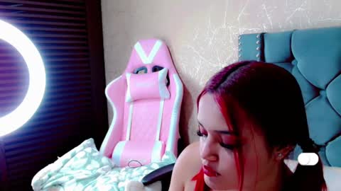 Snapshot of anne_julienne chatting on 01/14/25, 12:00       online show from 01/14/25, 12:00
