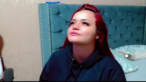 Snapshot of anne_julienne chatting on 01/25/25, 11:43       online show from 01/25/25, 11:43
