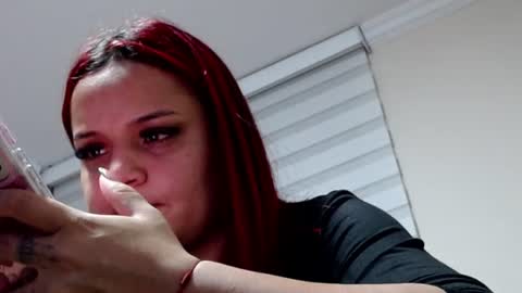 Snapshot of anne_julienne chatting on 06/12/26, 01:26 online show from 06/12/26, 01:26