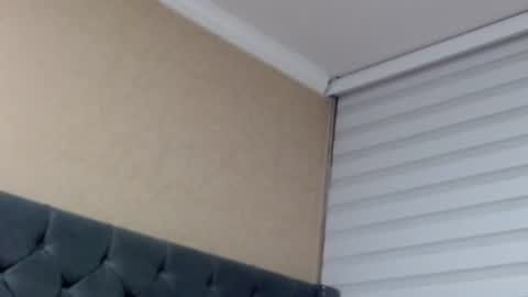 Snapshot of anne_julienne chatting on 06/17/26, 12:02 online show from 06/17/26, 12:02