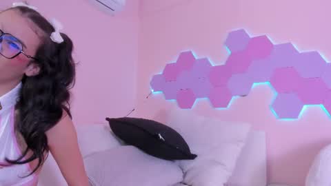 anne_millerr online show from 06/15/26, 11:56