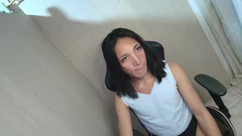Snapshot of annebisyosa_angela chatting on 05/25/26, 12:44 annebisyosa_angela online show from 05/25/26, 12:44