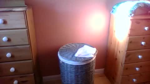 Snapshot of annecharlie chatting on 10/04/25, 07:06 annecharlie online show from 10/04/25, 07:06