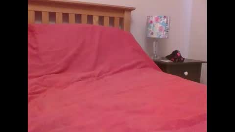 Snapshot of annecharlie chatting on 10/24/25, 07:27 annecharlie online show from 10/24/25, 07:27