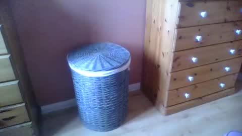 Snapshot of annecharlie chatting on 11/12/25, 01:55 annecharlie online show from 11/12/25, 01:55