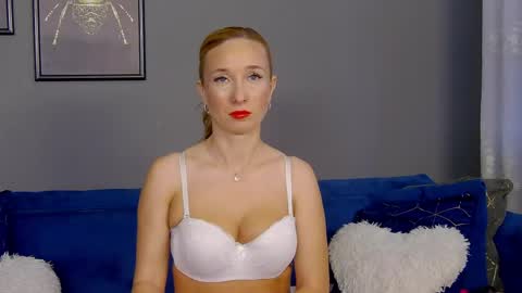 Snapshot of annehove chatting on 06/05/26, 03:46 Anne online show from 06/05/26, 03:46