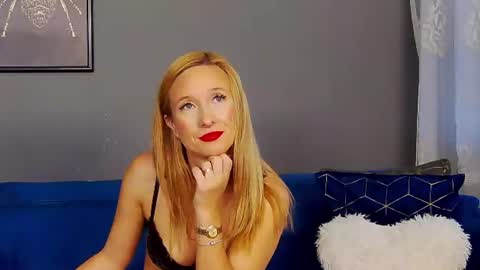 Snapshot of annehove chatting on 07/10/26, 04:28 Anne online show from 07/10/26, 04:28
