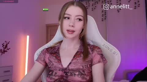 Snapshot of annelitt chatting on 12/17/25, 10:16 annelitt online show from 12/17/25, 10:16