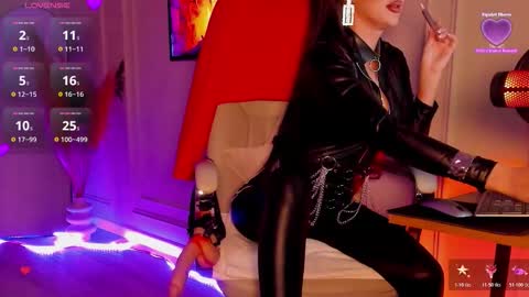 Annes online show from 11/25/25, 09:15