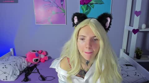 Snapshot of annetenet chatting on 12/12/24, 04:15 Annet online show from 12/12/24, 04:15