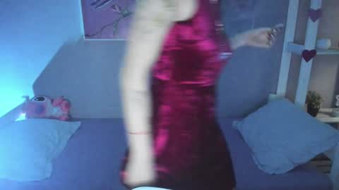 Snapshot of annetenet chatting on 01/12/25, 09:08 Annet online show from 01/12/25, 09:08