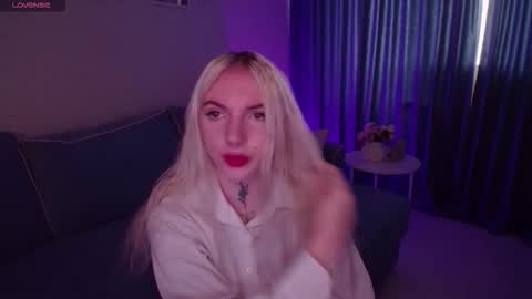 Snapshot of annetenet chatting on 09/18/25, 09:00 Annet online show from 09/18/25, 09:00