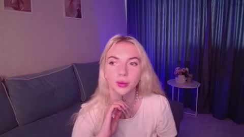 Snapshot of annetenet chatting on 09/19/25, 09:22 Annet online show from 09/19/25, 09:22