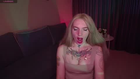 Snapshot of annetenet chatting on 09/25/25, 07:23 Annet online show from 09/25/25, 07:23