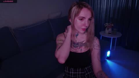 Snapshot of annetenet chatting on 10/10/25, 08:35 Annet online show from 10/10/25, 08:35