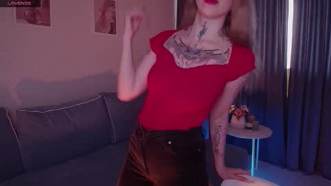 Snapshot of annetenet chatting on 10/16/25, 07:09 Annet online show from 10/16/25, 07:09