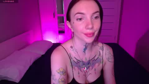 Snapshot of annetenet chatting on 07/06/26, 08:00 Annet online show from 07/06/26, 08:00