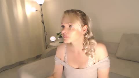 Snapshot of annett chatting on 09/10/25, 11:38 Annett online show from 09/10/25, 11:38