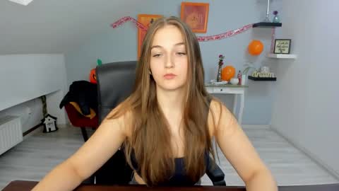 Snapshot of annewilsonn chatting on 10/29/25, 11:45 annewilsonn online show from 10/29/25, 11:45