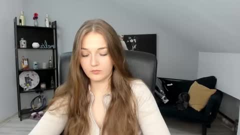 annewilsonn online show from 11/21/25, 04:44