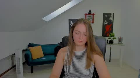Snapshot of annewilsonn chatting on 05/20/26, 05:13 annewilsonn online show from 05/20/26, 05:13
