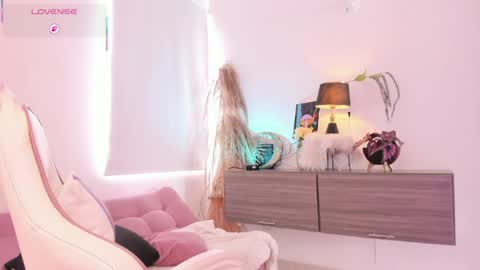 Snapshot of anngel_1 chatting on 04/29/26, 04:00 Angel online show from 04/29/26, 04:00
