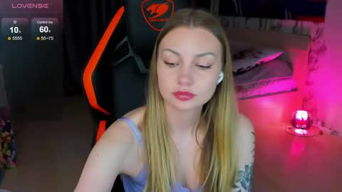 Snapshot of annie69kiss chatting on 05/27/26, 11:13 Annie online show from 05/27/26, 11:13
