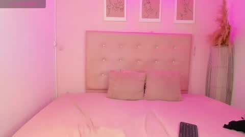 annie_dolce_ online show from 07/16/26, 12:44