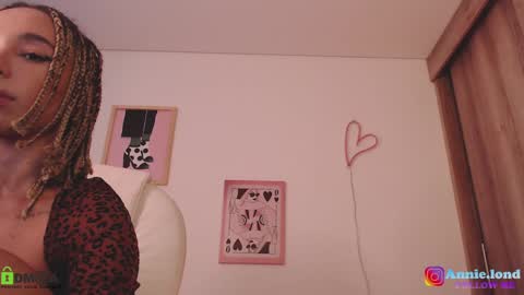 Snapshot of annie_es chatting on 12/20/24, 03:00 Annie online show from 12/20/24, 03:00