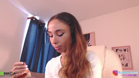 Snapshot of annie_es chatting on 12/30/24, 03:57 Annie online show from 12/30/24, 03:57