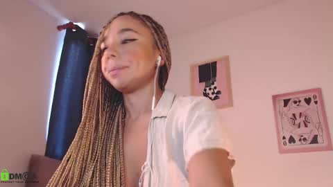 Snapshot of annie_es chatting on 03/12/25, 12:57 Annie online show from 03/12/25, 12:57