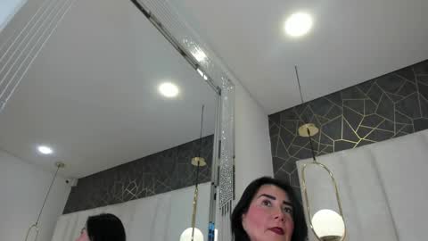 im annie   online show from 02/04/26, 02:12