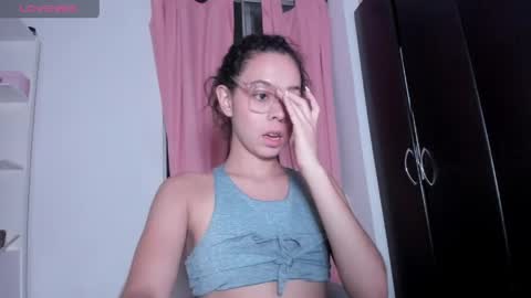 Snapshot of annie_rosse1017 chatting on 05/22/26, 03:02 annie_rosse1017 online show from 05/22/26, 03:02