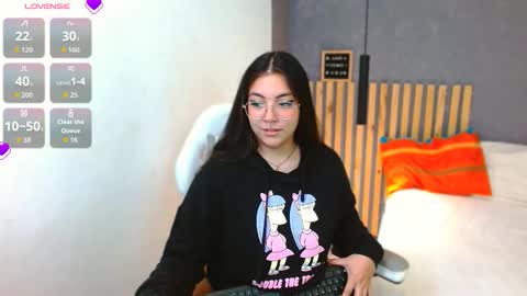 Annie Volker online show from 11/19/25, 03:06