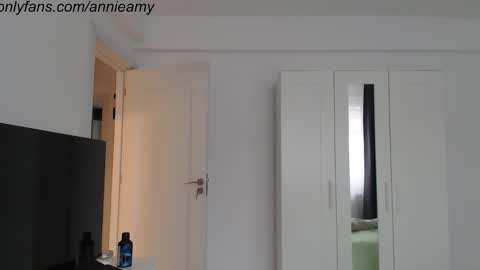 Snapshot of annieamy chatting on 12/08/24, 12:41 Annie online show from 12/08/24, 12:41