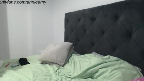 Snapshot of annieamy chatting on 12/08/24, 04:50 Annie online show from 12/08/24, 04:50