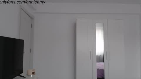 Snapshot of annieamy chatting on 12/12/24, 12:22 Annie online show from 12/12/24, 12:22